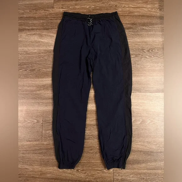 Lululemon Evergreen Track Pant in True Navy / Black Size 8